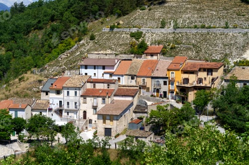 Preview: Landscape of Valle Peligna, Abruzzo, view of Goriano Sicoli
