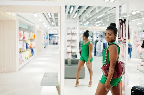 Preview: Sexy afro woman in green