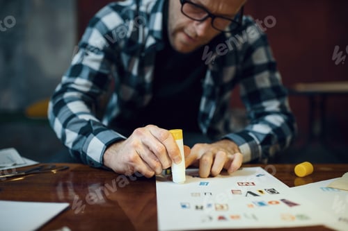 Preview: Maniac kidnapper cuts out letters to compose text