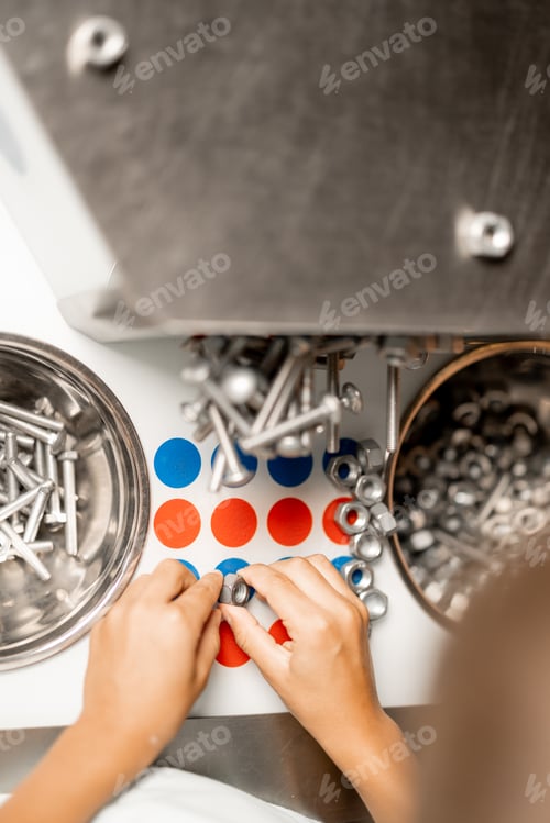 Preview: Kids play with magnets in science museum