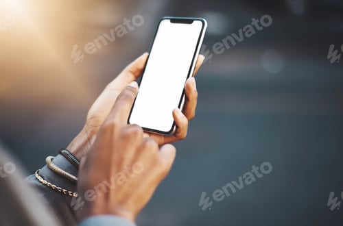 Preview: Closeup shot of a businesswoman using a cellphone in the city