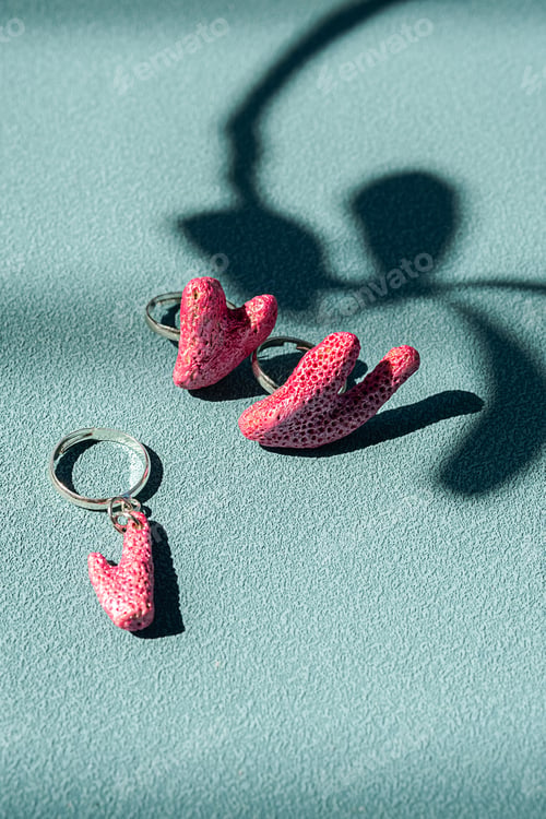 Preview: Craft jewelry rings heart shaped made of painted coral.