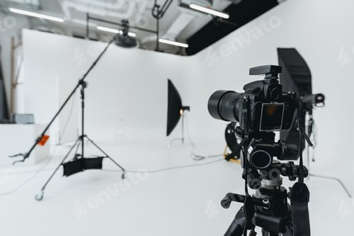 Preview: digital photo camera in photo studio with lighting equipment and softbox