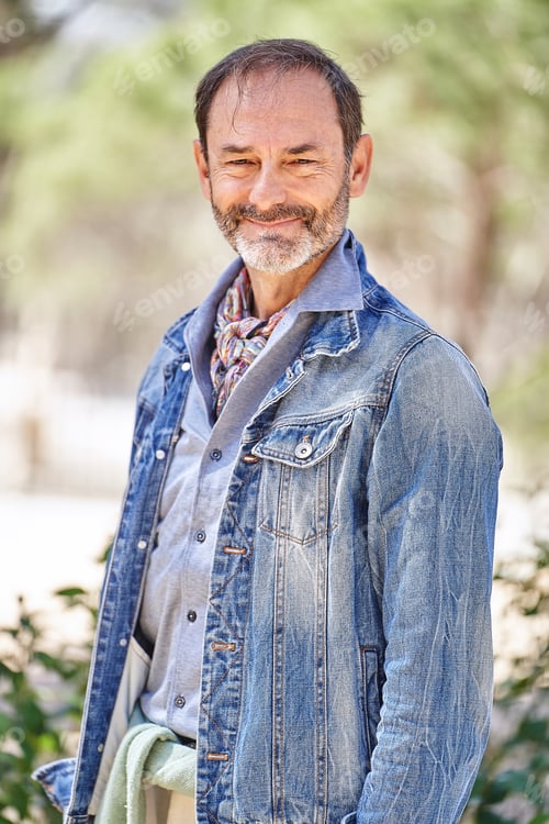 Preview: Bearded adult man smiling and looking at the camera