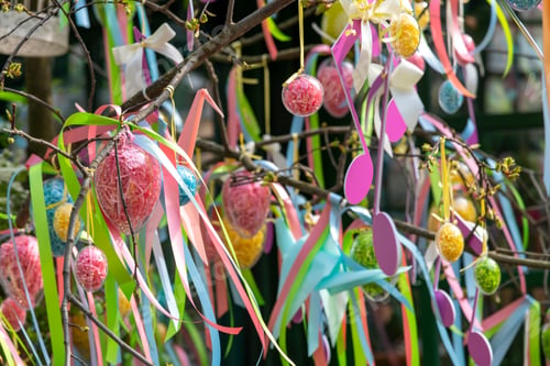 Preview: Easter holiday decorations on tree