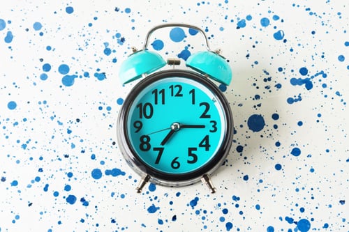 Preview: Blue alarm clock on abstract background. Flat lay