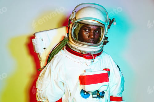 Preview: Cinematic image of an astronaut.