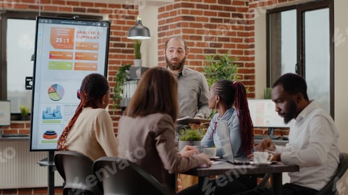 Preview: Employee talking to workmates about business presentation