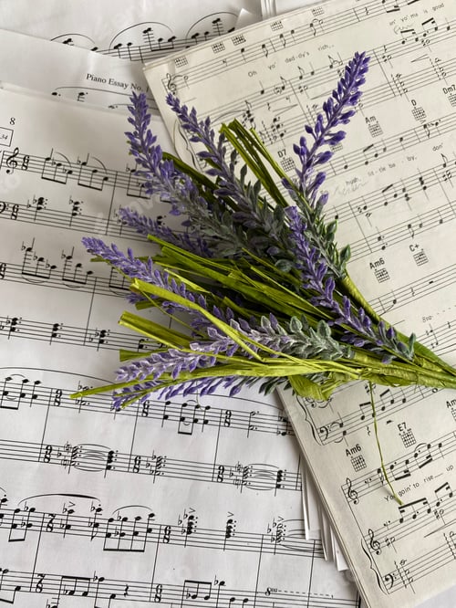 Preview: Sheet music with lavender