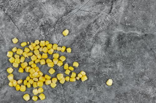 Preview: A heap of boiled sweet corn on a marble background