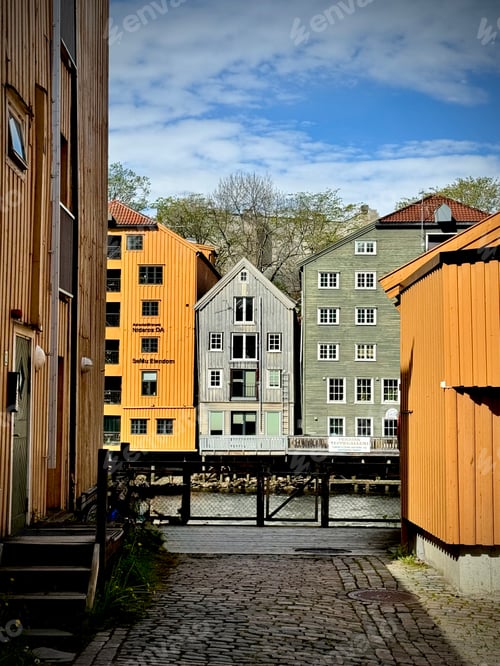Preview: Coloured houses in Trondheim