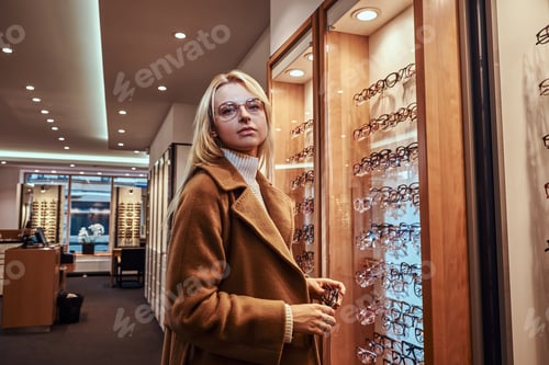 Preview: Woman is choosing new frames for glasses