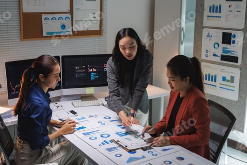 Preview: Businesswomen analyzing financial market data at office