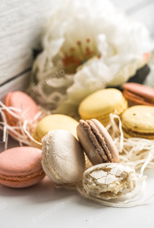 Preview: Colorful macaroons on wooden background