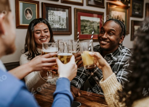 Preview: Diverse friends at the pub