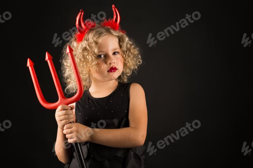 Preview: Cute girl in devil costume