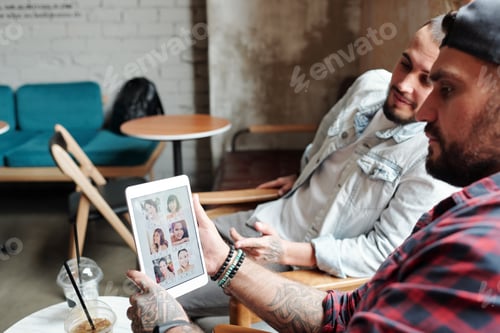 Preview: Looking for woman via dating site