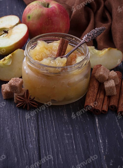 Preview: Apple jam with cinnamon