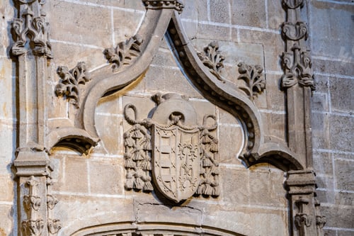 Preview: Heraldic coat of arms on the lintel of a door in the Cathedral of Zamora