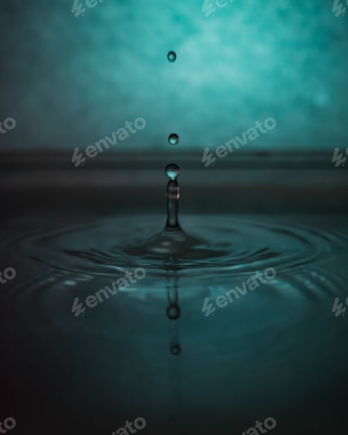 Preview: Water dripping and splashing with a blue effect