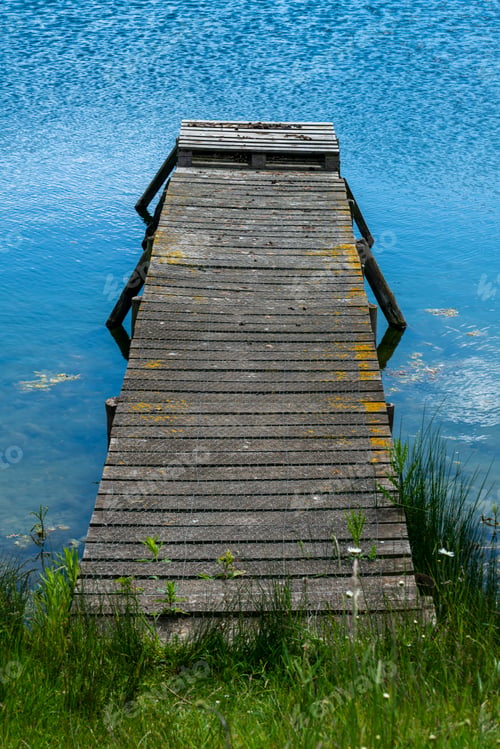 Preview: Wooden jetty on blue water
