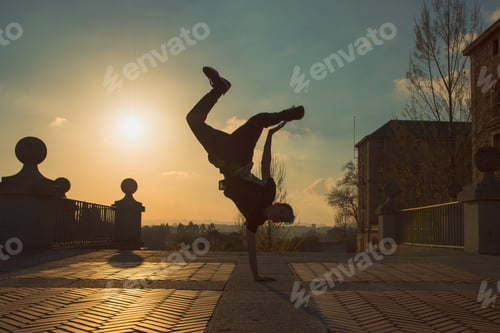 Preview: teenager dancing in the street