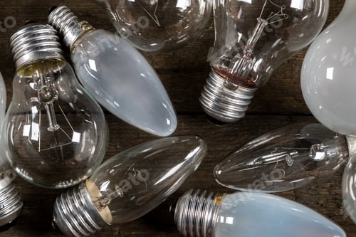 Preview: Lightbulbs on wooden background