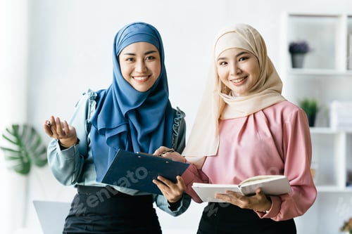 Preview: Portrait of muslim business woman wearing hijab, Business concept of signing the joint contract