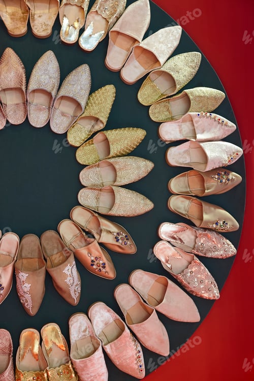 Preview: Traditional Moroccan colorful handmade leather slippers. Footwear bazaar.