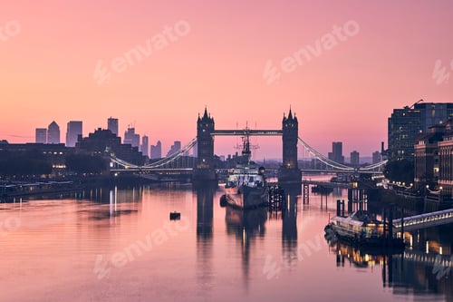 Preview: Skyline of London