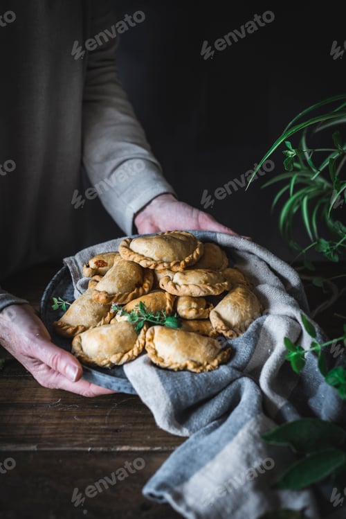 Preview: Crop person holding golden pies