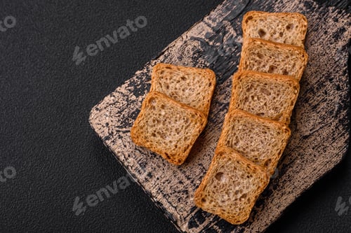 Preview: Delicious salted rectangular wheat croutons with salt and spices