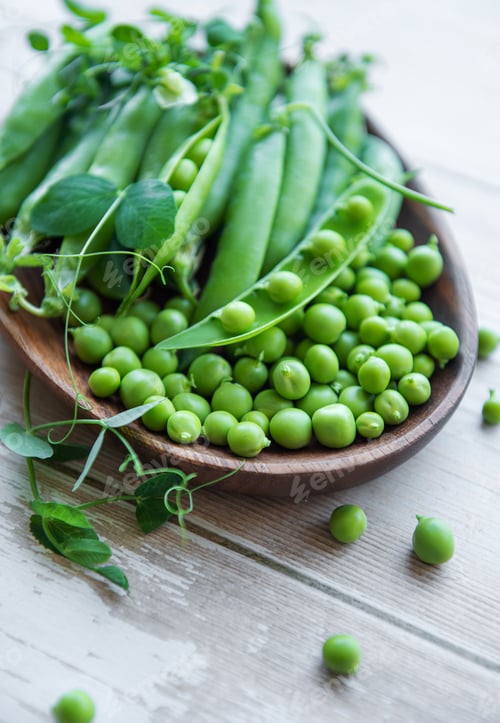 Preview: Bowl with sweet pea pods