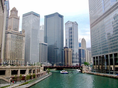 Preview: Chicago river & city amazing view from the street before boarding the boat ride around Chicago