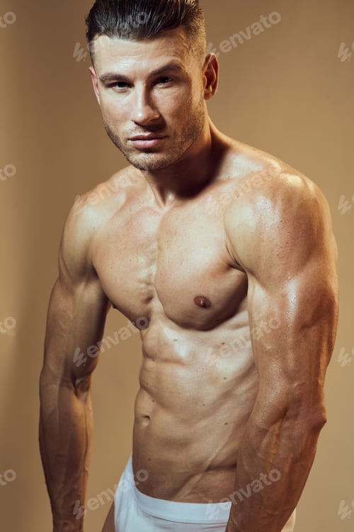 Preview: sporty man with pumped up body press posing bodybuilders workout