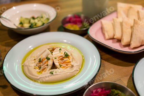 Preview: Delicious hummus with olive oil