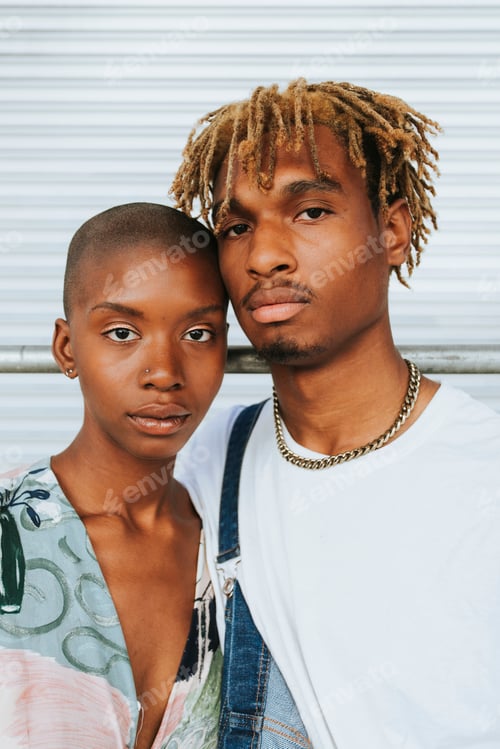Preview: African american couple posing by a wall