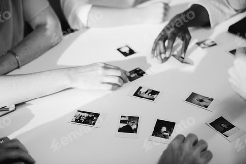 Preview: People choosing team member photos