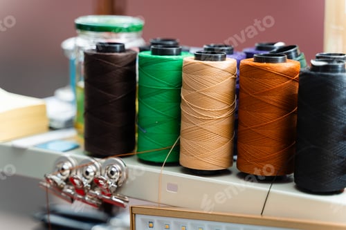 Preview: Leather sewing spools in vibrant colors. Durable threads for artisan leather crafting