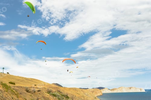 Preview: paraplane flying high up