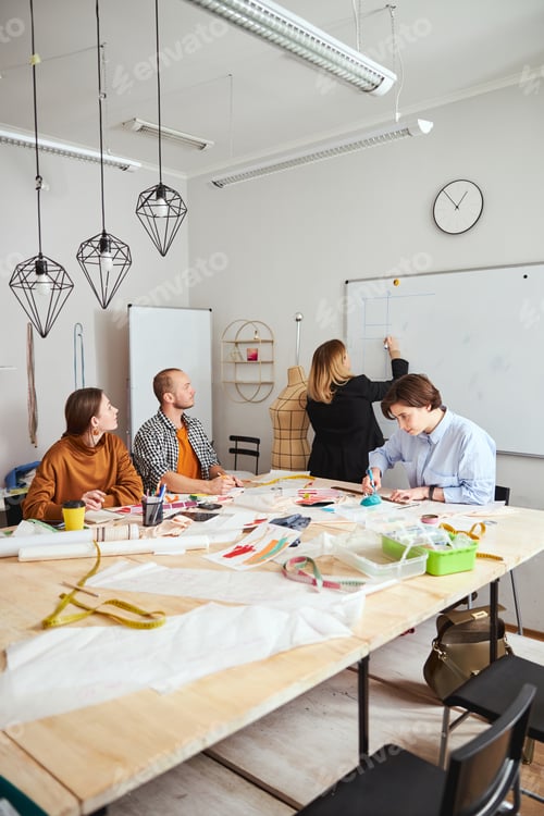 Preview: Work in the dressmaking establishment with several designers together