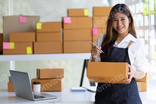 Preview: Small Online Business Startup Concept. Online merchants are working in the office.