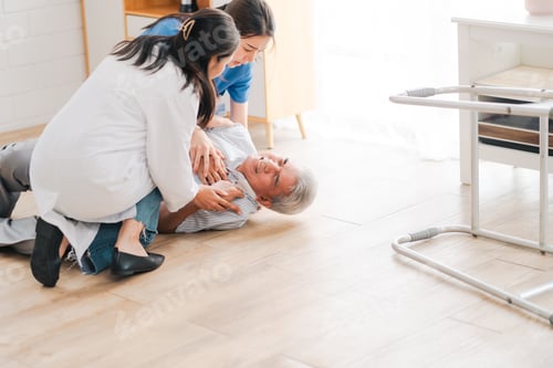 Vista previa: Protección de la salud de las personas mayores: las personas mayores asiáticas aseguran un seguro contra riesgos físicos como las lesiones por caídas