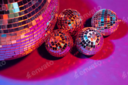 Preview: Mirror party balls put on table close up