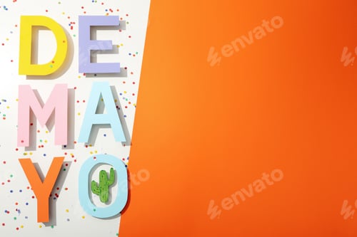 Preview: The inscription "de Mayo" on a light background