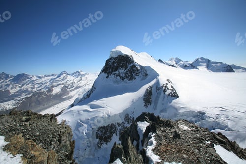 Preview: Snow-covered mountain peak under a clear blue sky. Klein Matterhorn, Switzerland
