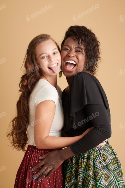 Preview: Hugging Joyful Friends