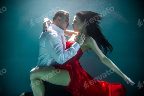 Preview: Couple swimming underwater
