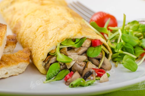 Preview: Omelette stuffed with mushrooms and microgreens