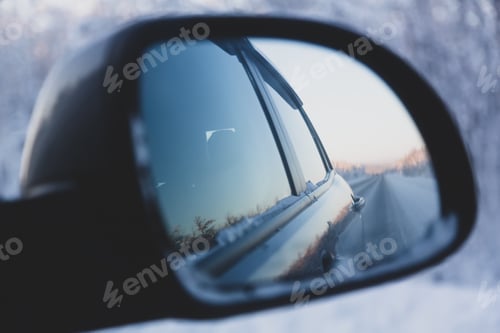 Preview: Reflection in the car mirror